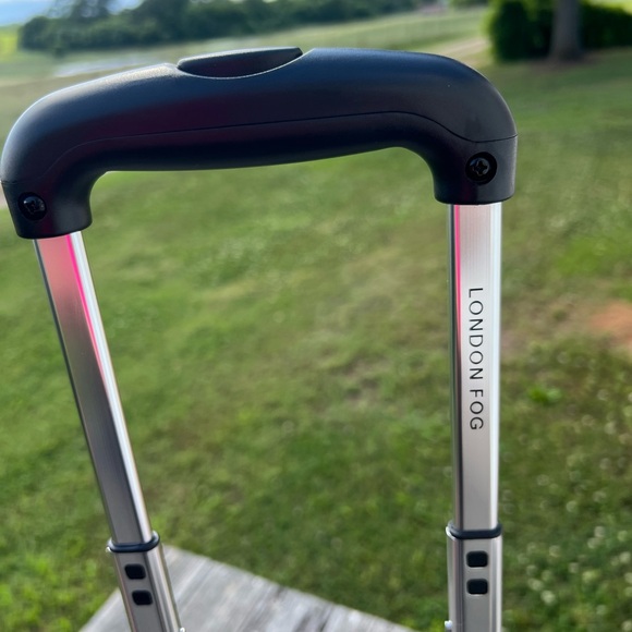 LONDON FOG  15-Inch Under The Seat Bag/Purple! - Picture 9 of 14